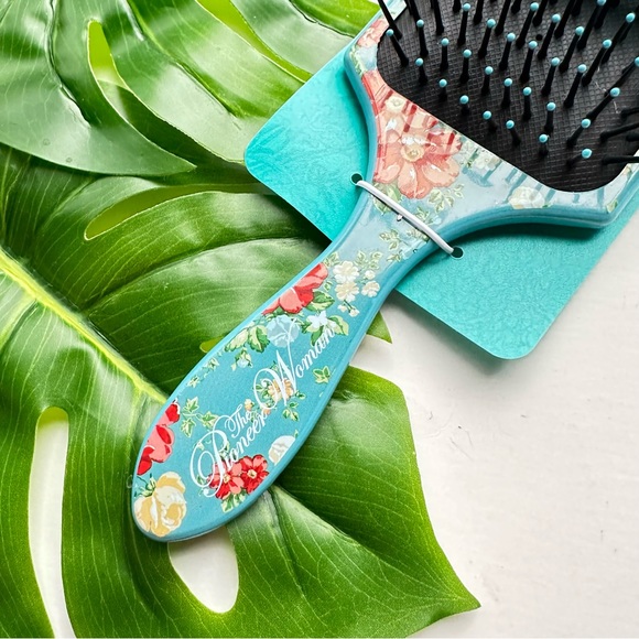 The Pioneer Woman Vintage Floral Hair Brush & Bath Pouf NEW - Picture 4 of 7